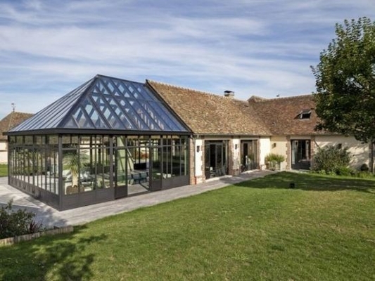 Customized Size Glass Houses with Free Standing Design and Waterproof Aluminum Frame
