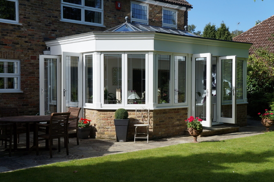 Waterproof Aluminum Frame Glass House Prefab Greenhouse with Customized Size Features